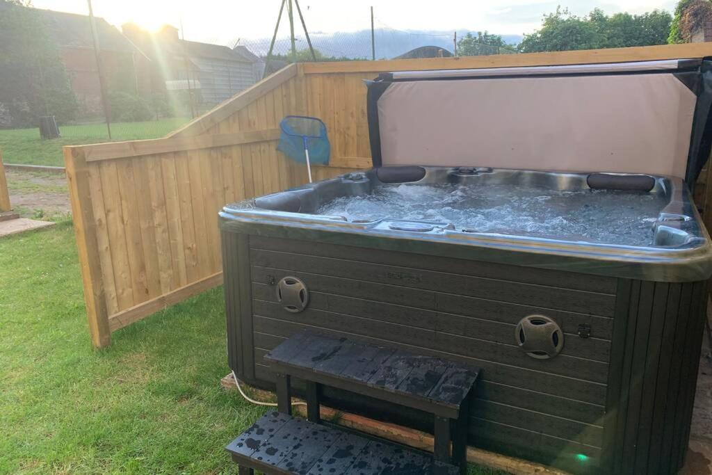 Countryside Annexe, With Hottub, Sleeps Up To 4 Leilighet Durston Eksteriør bilde